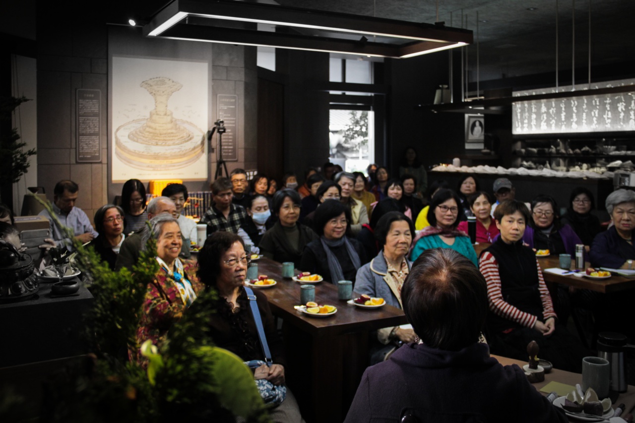 《華嚴經》中的「世尊」