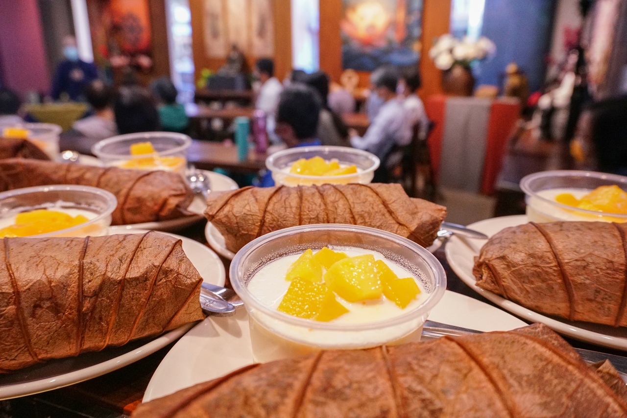 境緣無好醜  但向塵中了自心