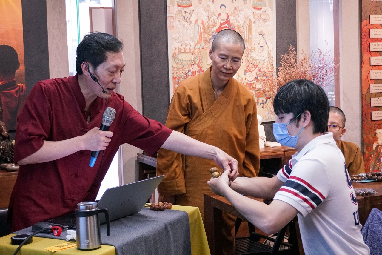 如何修持「佛善知識」所教導的手印