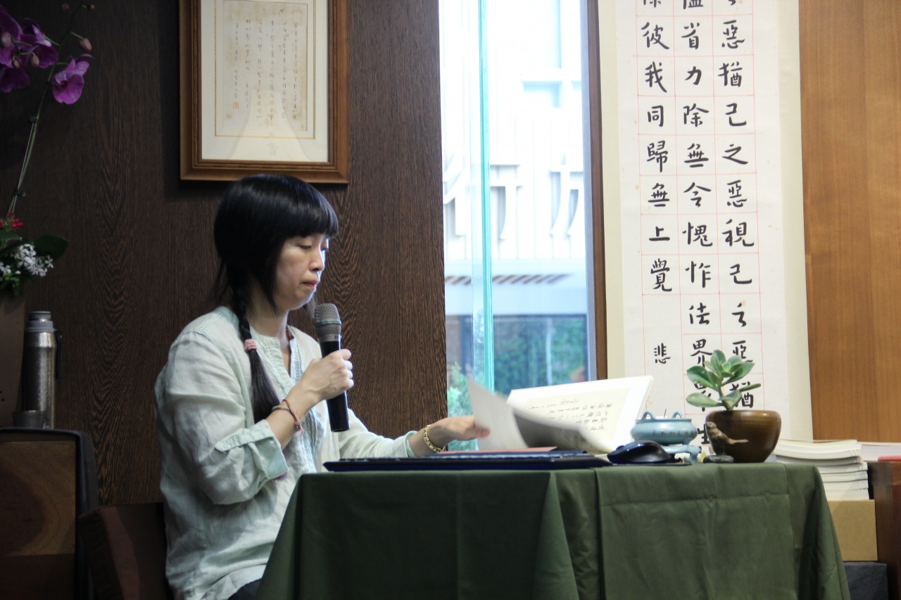 朱莉弘體寫經