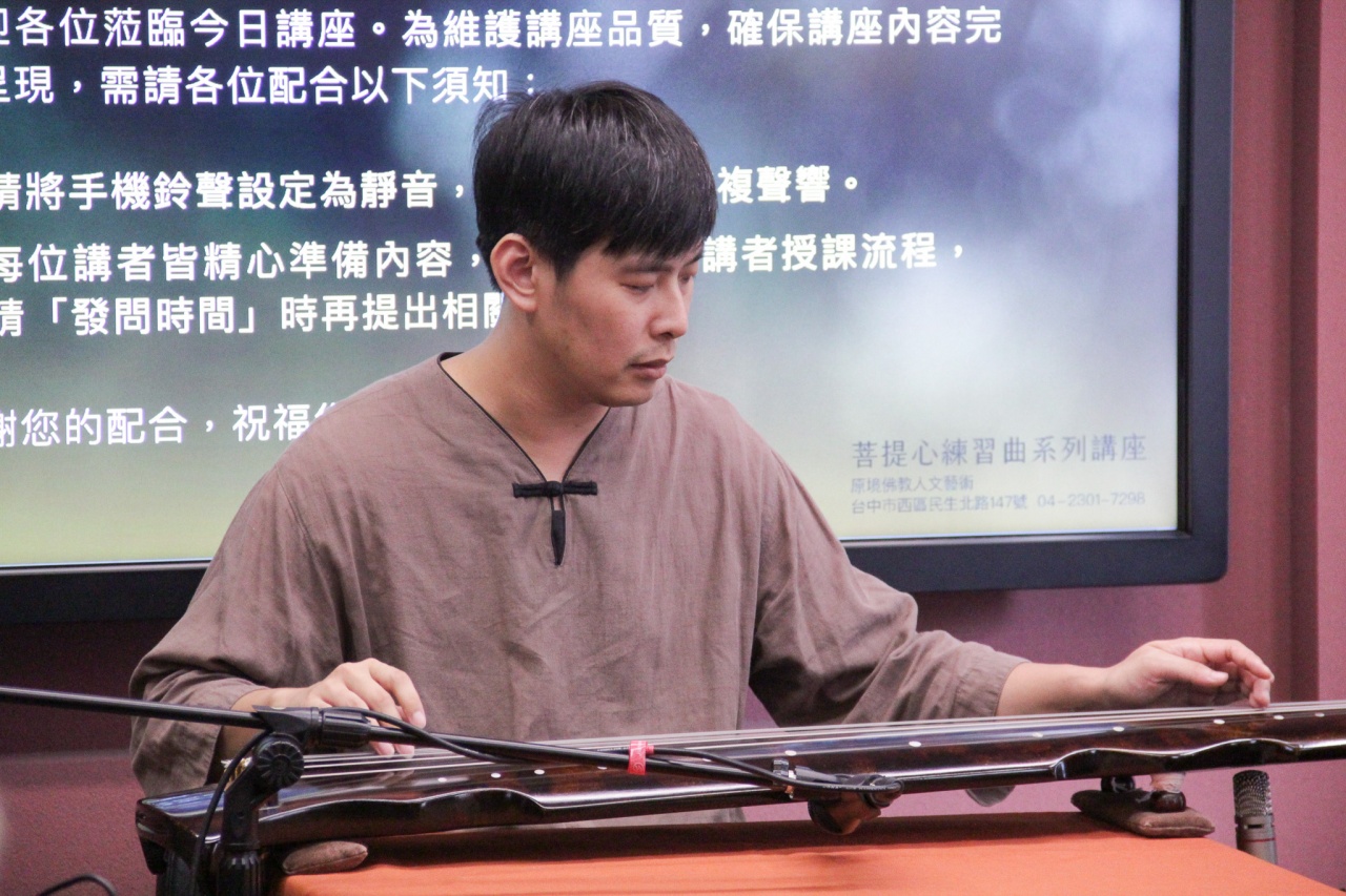 出離心前奏曲