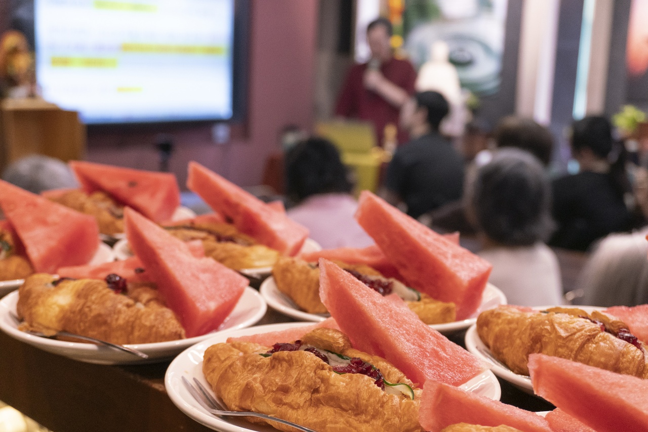 佛弟子如何從「無財」與「有財」中獲得覺性？