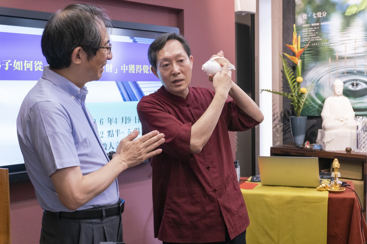佛弟子如何從「無財」與「有財」中獲得覺性？