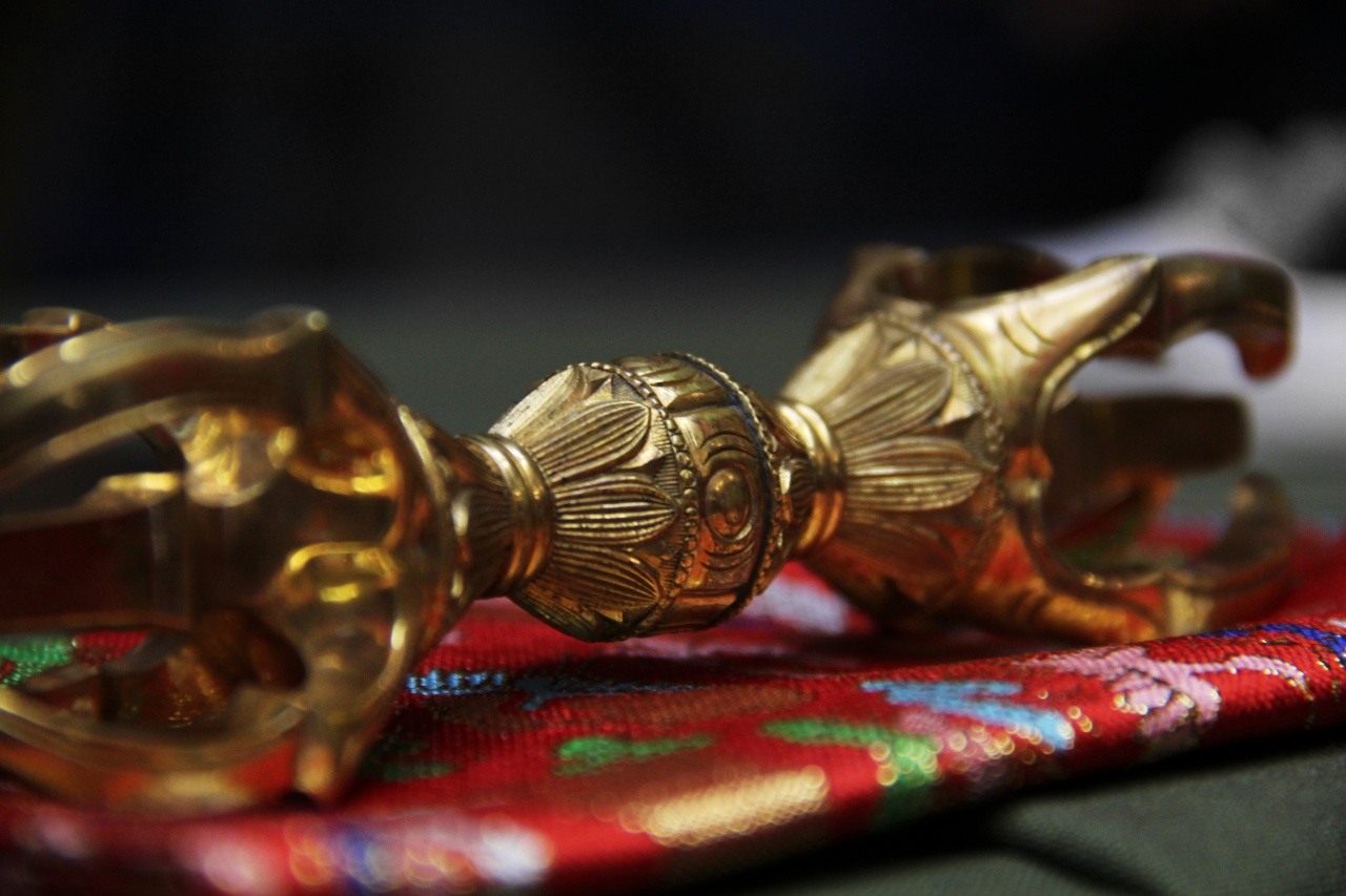 般若鈴鐸震群眠——談金剛薩埵