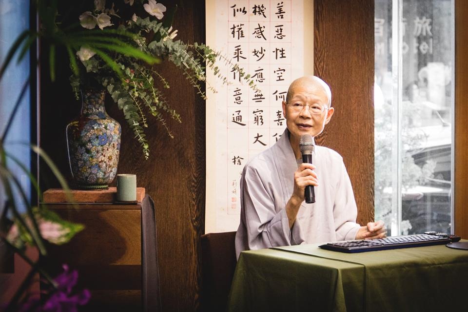 庵門常掩，勿忘世上苦人多