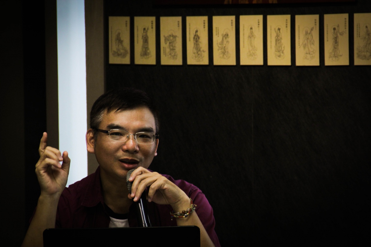 千眼照見．千手護持