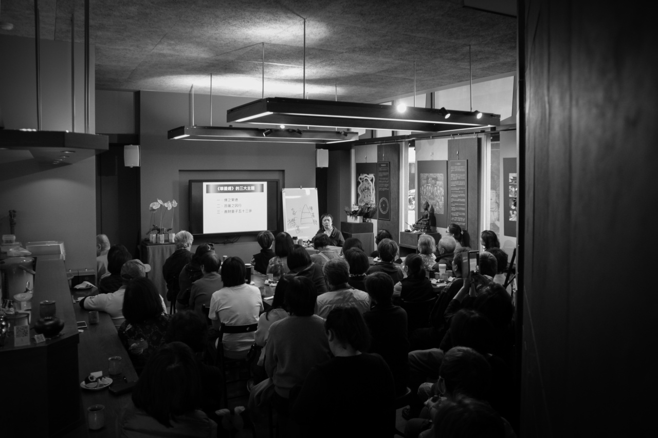 《華嚴經》中的「世尊」