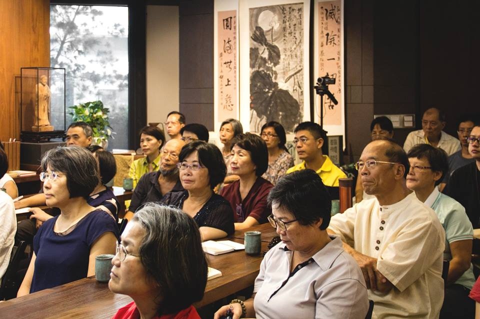 庵門常掩，勿忘世上苦人多