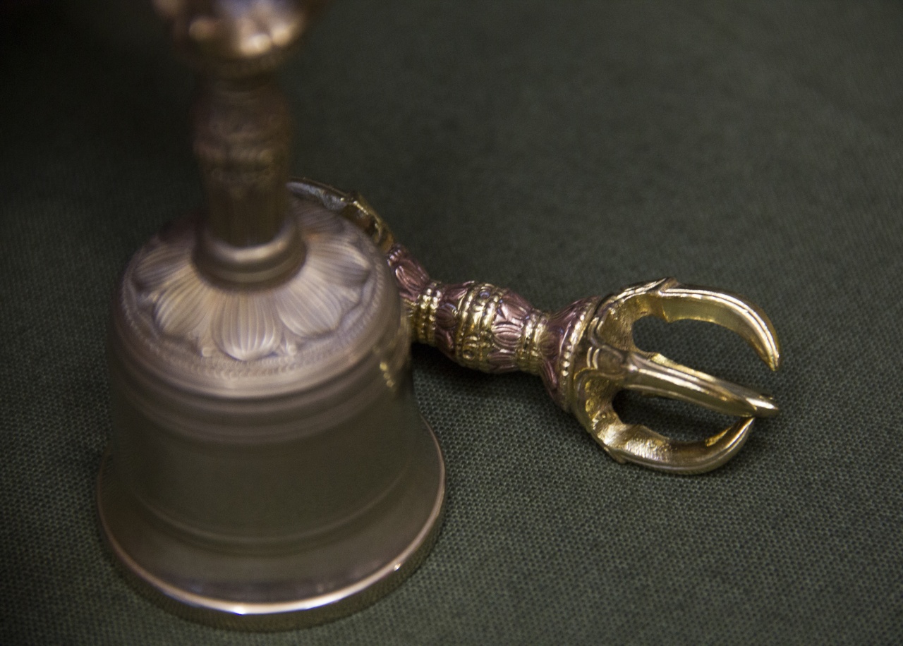 般若鈴鐸震群眠——談金剛薩埵