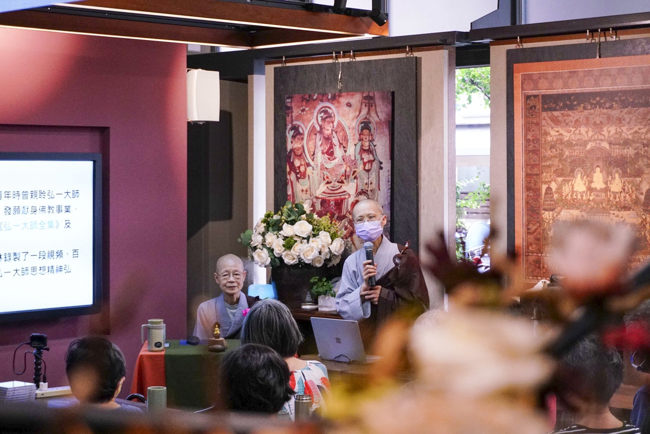 弘一大師「上求下化」出家行