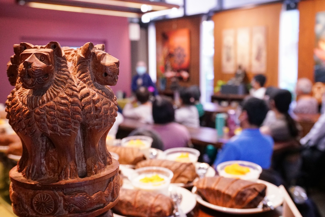 境緣無好醜  但向塵中了自心