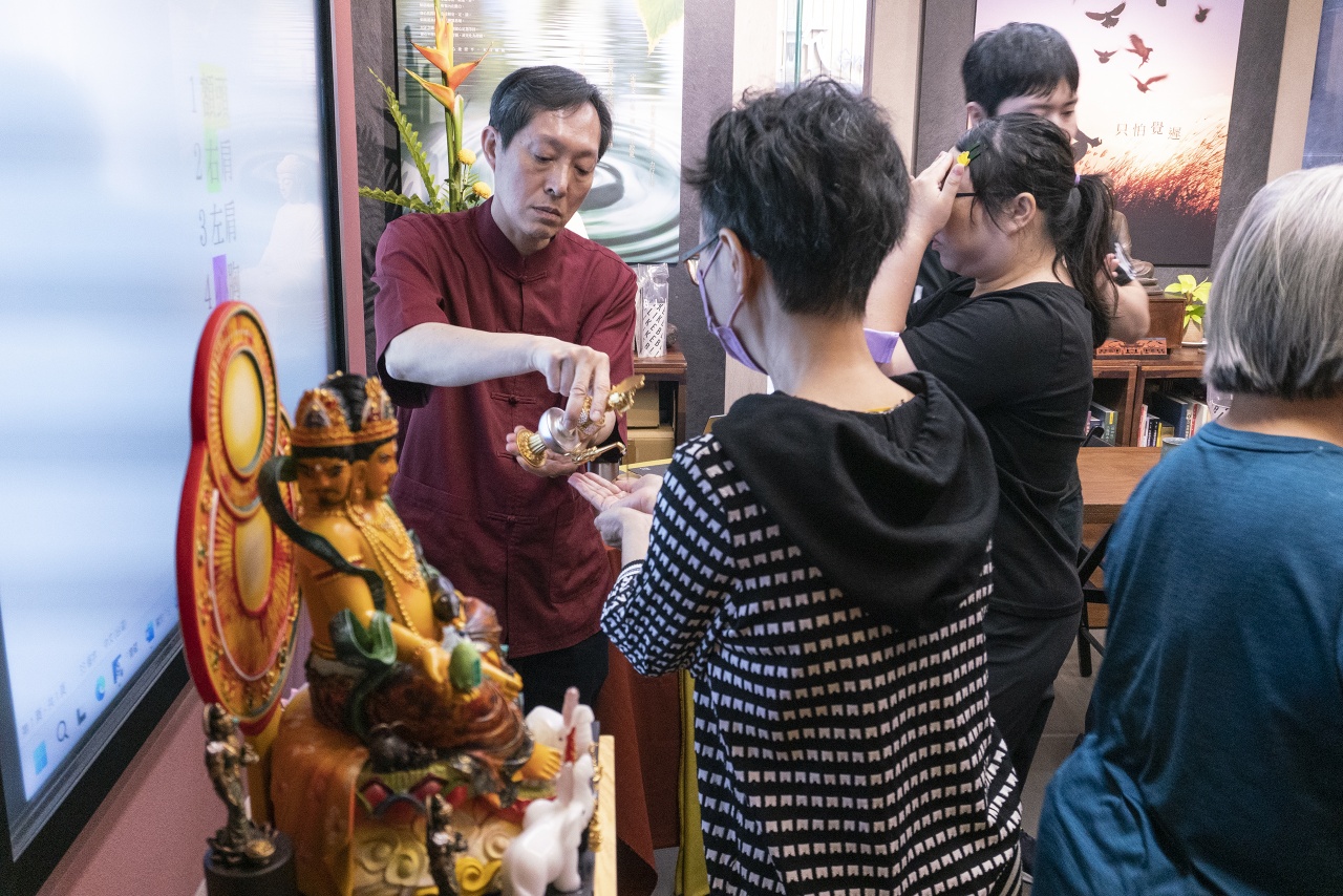 佛弟子如何從「無財」與「有財」中獲得覺性？