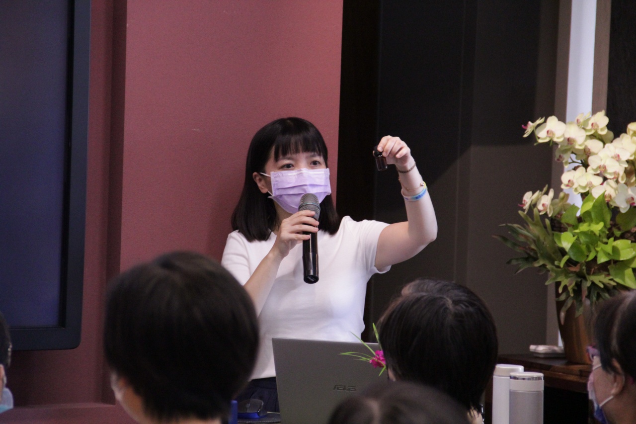 調整健康身心靈的密碼—花香精油
