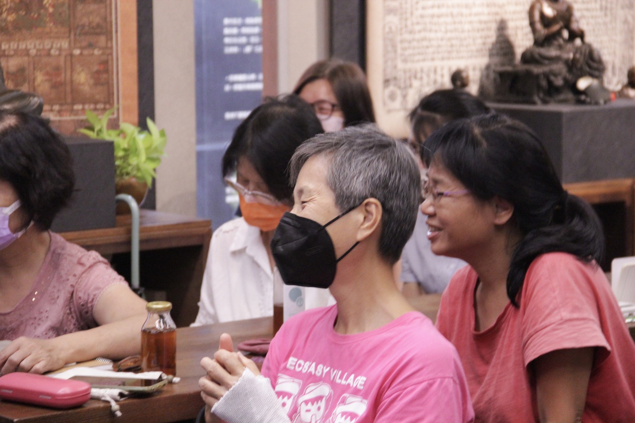 在不斷提問的人生旅程中踽踽獨行